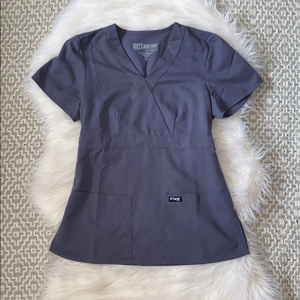 {grey’s anatomy} gray scrub top • xsmall
